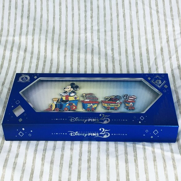 Yesterday to Today Train 4-Pin Boxed Set Limited Edition 250 LE 250 Disney - Picture 4 of 4